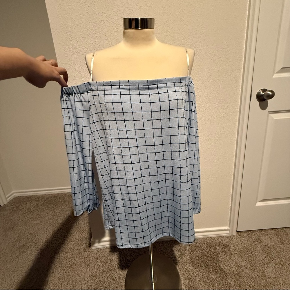 Off-Shoulder Light Blue Grid Pattern Top - Picture 5 of 9